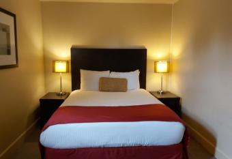 Seely's Motel has rooms with a private hot tub