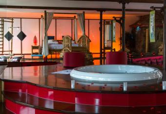 Le Baiser de Shogun allows 18 year olds to book a room