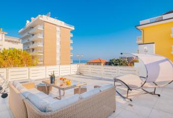 La Maricita Rimini allows 18 year olds to book a room