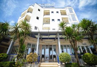 Iliria Internacional Hotel allows 18 year olds to book a room