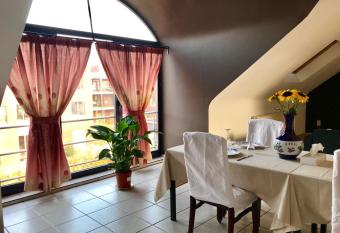 FANTASIA a spacious beautiful apartment & affordable has rooms with a private hot tub