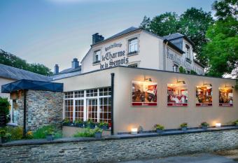 Hotel Le Charme de la Semois allows 18 year olds to book a room