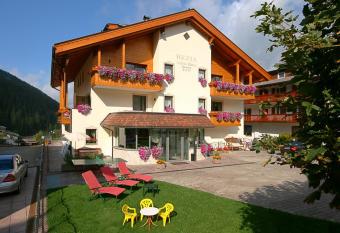 Garni Hotel Rezia has Balcony rooms