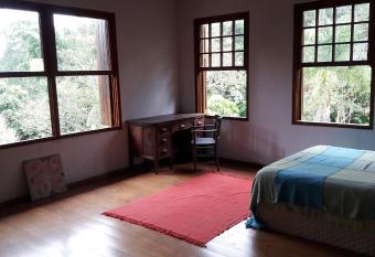 Toca da Capuava has rooms with a private hot tub