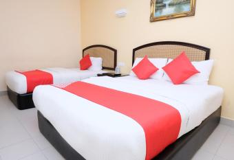 Super OYO 635 Seven Days Hotel allows 18 year olds to book a room