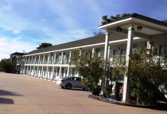 Magnolia Inn of Gautier has Smoking rooms