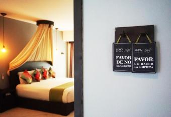 Soho Playa Hotel has rooms with a private hot tub