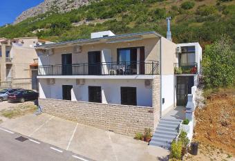 Apartmani Jurica i Ankica has Balcony rooms