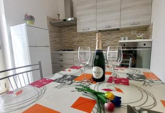 Casa Vacanza Marco Gianola Formia has Balcony rooms