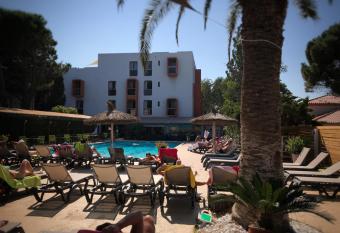 Hotel Aquarius allows 18 year olds to book a room