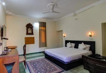 FabHotel Pinjore Holiday Home allows 18 year olds to book a room