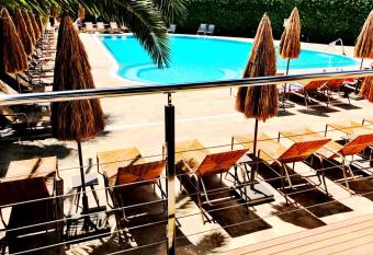 Hotel Vista Odin allows 18 year olds to book a room