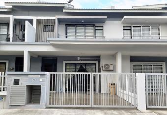 SR Home-stay @ KLIA has Balcony rooms