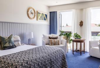 Watsons Bay Boutique Hotel has Balcony rooms