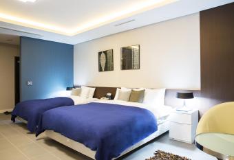 Hotel Mate Bundang allows 18 year olds to book a room