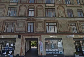 Classic Brown Stone Apartment has Balcony rooms