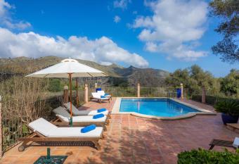 Es Garrovers has Balcony rooms