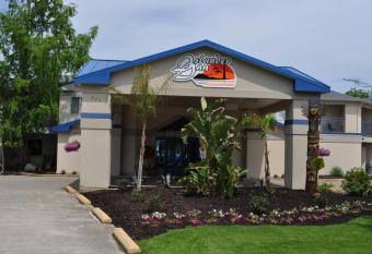 Islander Inn has Balcony rooms