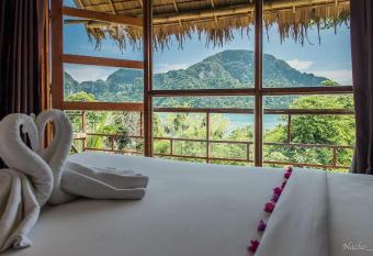 Phi Phi Sea Sky Resort has Balcony rooms