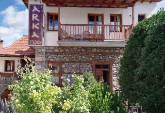 Arka Metsovo has Balcony rooms