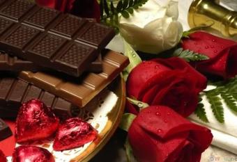 The Inn at Deer Creek Winery has rooms with a private hot tub