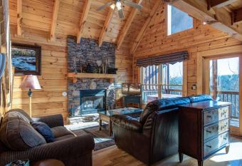 Aspen's Envy, 4 Bedrooms, Sleeps 16, Pool Table, Hot Tub, Mountain Views has Balcony rooms