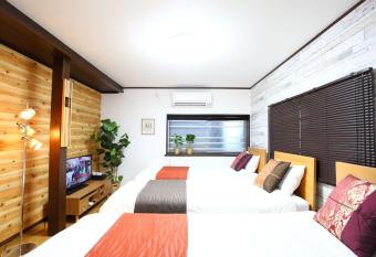 Samy s Guest House KS allows 18 year olds to book a room