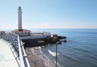 Studio en Torrox Costa allows 18 year olds to book a room