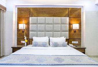 White Palace Hotel has Balcony rooms