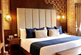 Hotel Cruz del Vado allows 18 year olds to book a room