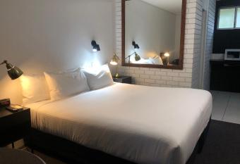 Matador Motor Inn has Balcony rooms