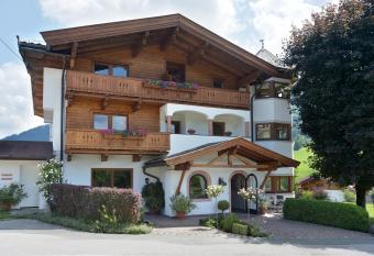 Appartementhaus Fuchs has Balcony rooms