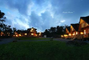 Jeju Joa Log Pension allows 18 year olds to book a room