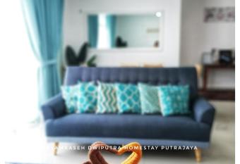 SulamKaseh Dwiputra Homestay Putrajaya With 4 Units AC, 3 Baths, WiFi & Pool View has Balcony rooms