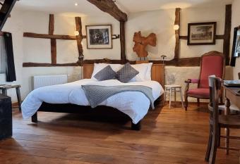 Een vleugje wellness in de Voerstreek - Bed & Brocante Onder de Poort has rooms with a private hot tub