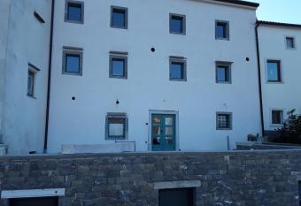 B & W KRI   allows 18 year olds to book a room