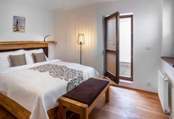   abinec - penzion, vinot  ka has Balcony rooms