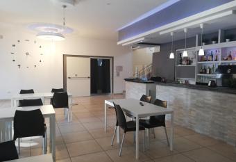 HOTEL OLIVER has Balcony rooms