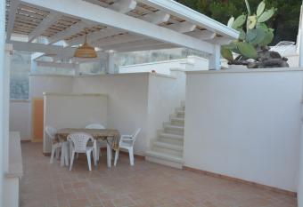Splendido Appartamento a 100 metri dal Mare has Balcony rooms