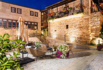 Pazo de Esposende has Balcony rooms