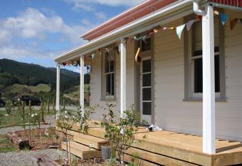 Saffron Cottage has Balcony rooms