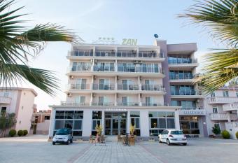 Hotel Zan has Balcony rooms
