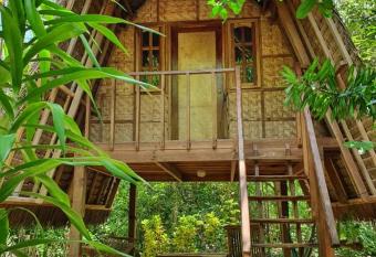 Lazy Lizard Hostel allows 18 year olds to book a room