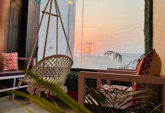 Nomads House has Smoking/Balcony rooms