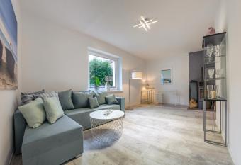 Apartament przy Bulwarze allows 18 year olds to book a room