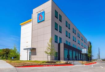 Motel 6 Austin. Tx- Airport allows 18 year olds to book a room