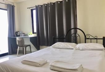 Jirasin Apartment has Balcony rooms