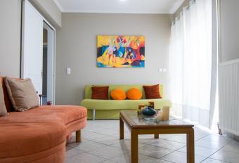 BETTY S AIR+PORT SEA APARTMENT allows 18 year olds to book a room