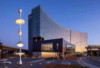 Grand Hyatt At Sfo allows 18 year olds to book a room