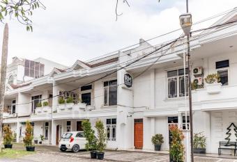 RedDoorz @ Jalan Mojopahit Medan allows 18 year olds to book a room